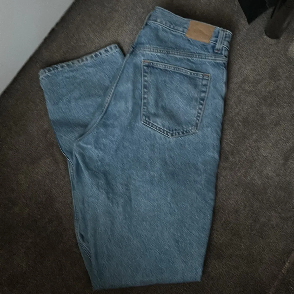 Tjenare! Säljer ett par jeans som jag fick av min brorsa. Passade inte mig så därför säljer jag de. W32 L30. Skriv privat om: Info, bilder eller prisändring!. Jeans & Byxor.