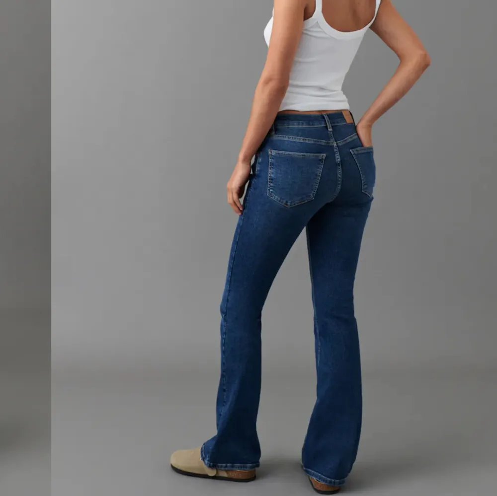 Superfina jeans från Gina tricot i storlek 34 men passar 36. Bra i längd på mig som är 168cm. . Jeans & Byxor.