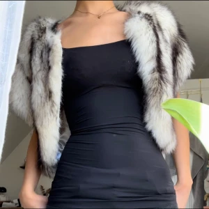 Päls bolero  - Fin pälsväst/bolero 🤍🖤Super fin att klä upp tråkiga outfits med 🔥