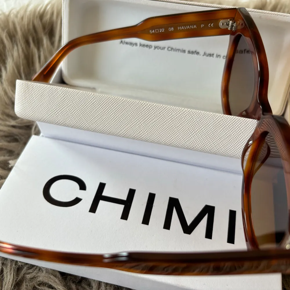 Säljer min Chimi solglasögon, fick i present. Köparen betalar frakten. . Accessoarer.