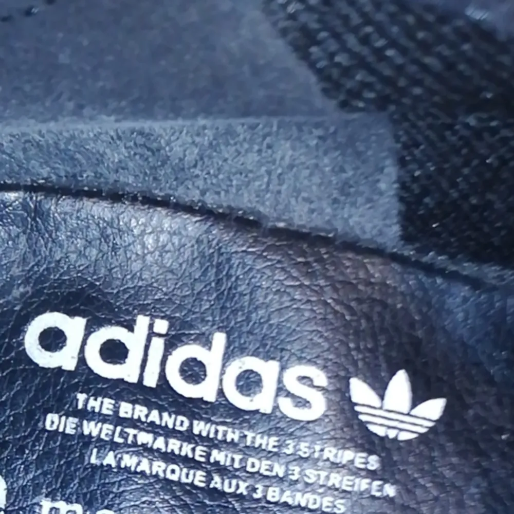 Ett par använda Adidas master mind nmds, Dem är rätt slitna skick 7/10 Nypris 9000 Självklar äkta  . Skor.