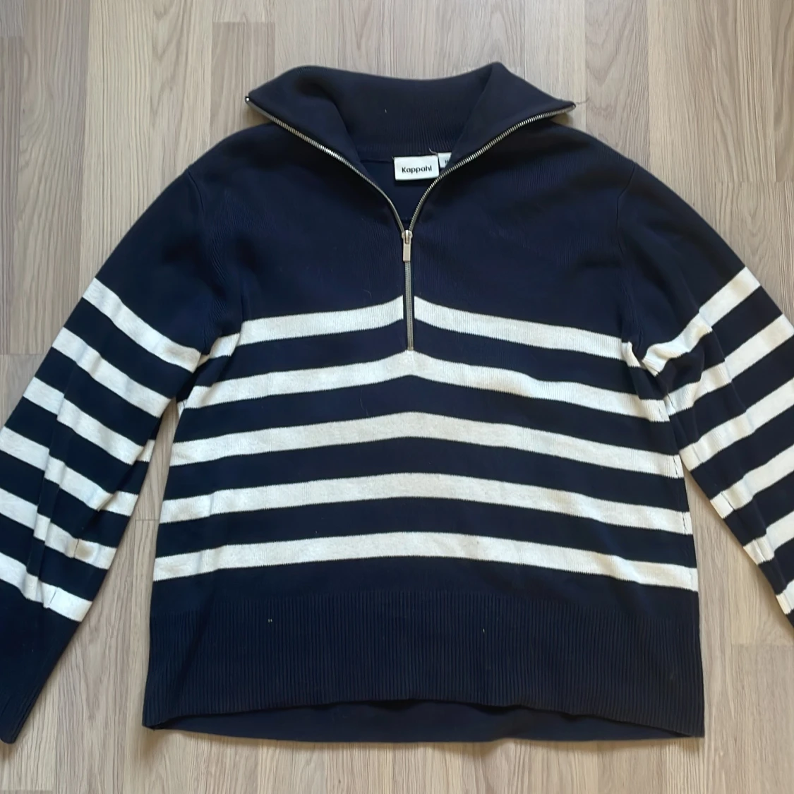 Mörkblå randig tröja  - 91