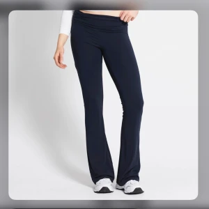 Mörkblå yoga pants!  - Mörkblå/navy yogapants från lager! Storlek M men brukar själv ha S💙