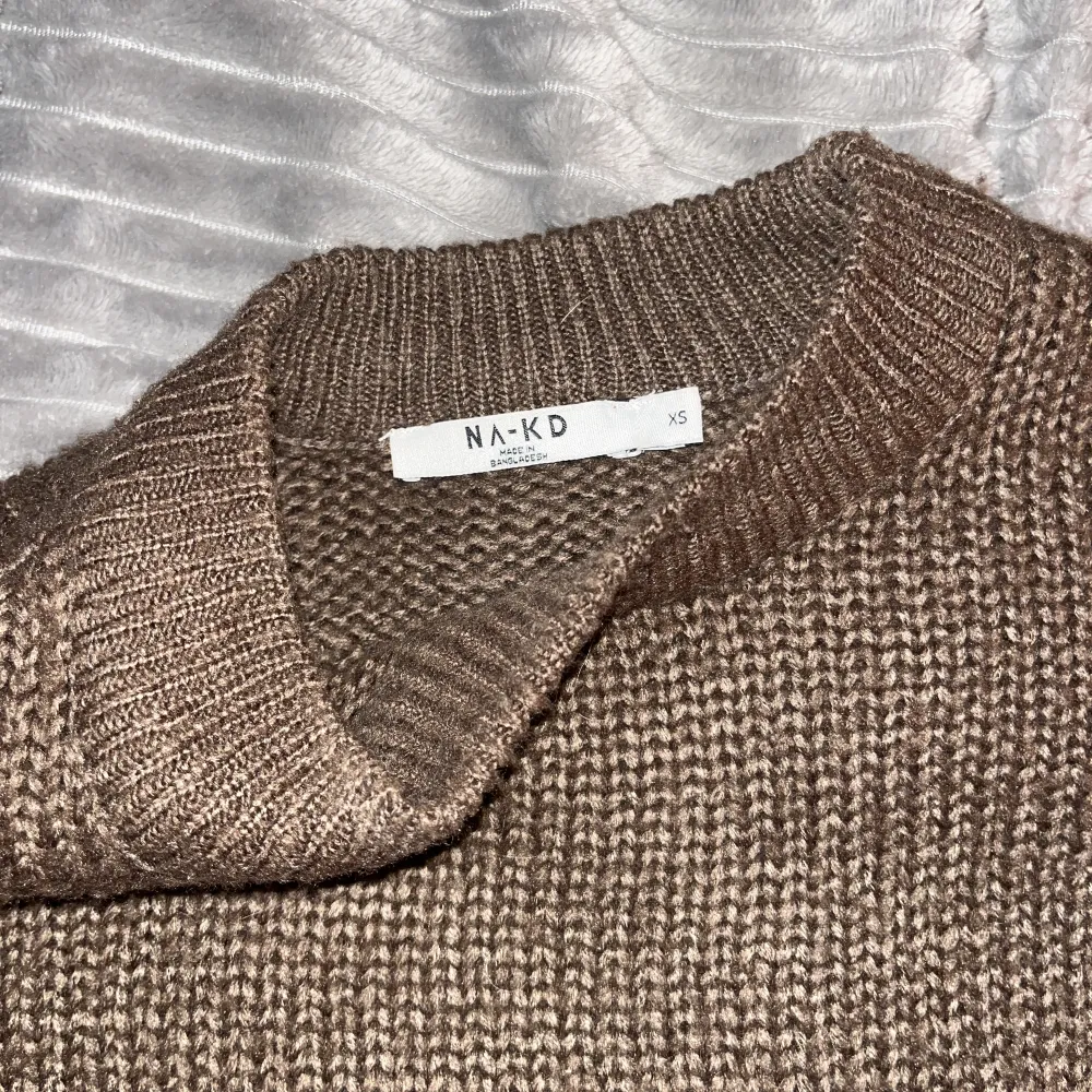 Fin & skön stickad tröja i en härlig brun färg. 🤎. Tröjor & Koftor.