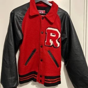 Varsity jacka - Varsity/college jacka storlek s Köpt secondhand.