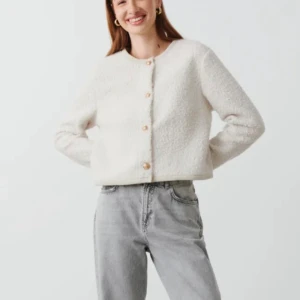 kofta - säljer denna kofta/jacka från gina. storlek 34. pris går att diskutera 🫶🏽