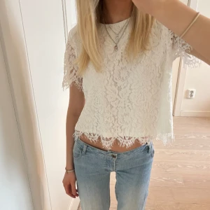 Spetstopp  - Såå fin spetstopp från märket Dry Lake💕 storlek L men måste vara felmärkt, jag har notmalt xs/s och den sitter bra på mig 