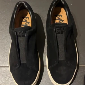 Eytys  - Köpta för ca 1 år sen, använda några gånger men inga skador på dem!  Lånade bilder, skriv om ni vill ha fler bilder!❤️