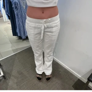 Ahlobalabel  - Hej. Säljer nu mina ahlobalabel linne byxor från förra året. Dom är super fina och använda ca 2-3 gånger men jag tycker inte att dom passar mig tyvärr.. Jag är 176 och dom är långa på mig!!!😍