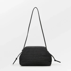 Väska  - Skitsnygg helt ny clutch väska från Beck söndergaard med lappen kvar. Säljer då jag har köpt en annan 