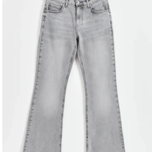 Jeans bootcut - Gina tricot low waist bootcut jeans, helt nya och oanvända. 
