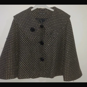 Jacka  - Så snygg trekvarts vårjacka från zara! 