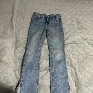 Säljer mina midwaist jeans som är i storlek 38