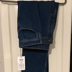 Jeans - Helt nya jeans som jag köpt, men passar inte tyvärr. Affären tillåter inga returer. Storlek 34/32 riktigt fina.