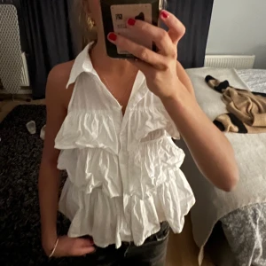 Volang topp - Så fin volang topp från ZARA. Använd en gång 
