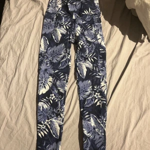 Träningsthigts - Träningstights från Cubus 