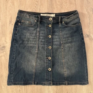 Jeanskjol Vintage Hm - superfin jeanskjol lite lågmidjad!! gammal hm, strl 40