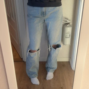 jeans  - säljer mina jeans från Gina tricot, använder inte längre. säljer även två par i 36, ett par lite ljusare än dessa och ett par likadana. (kolla mina andra inlägg för att hitta dem)