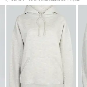 Säljer denna grå bikbok hoodie! Endast använd ett fåtal gånger, kontakta vid intresse💕
