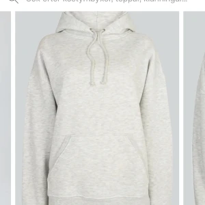 Hoodie - Säljer denna grå bikbok hoodie! Endast använd ett fåtal gånger, kontakta vid intresse💕