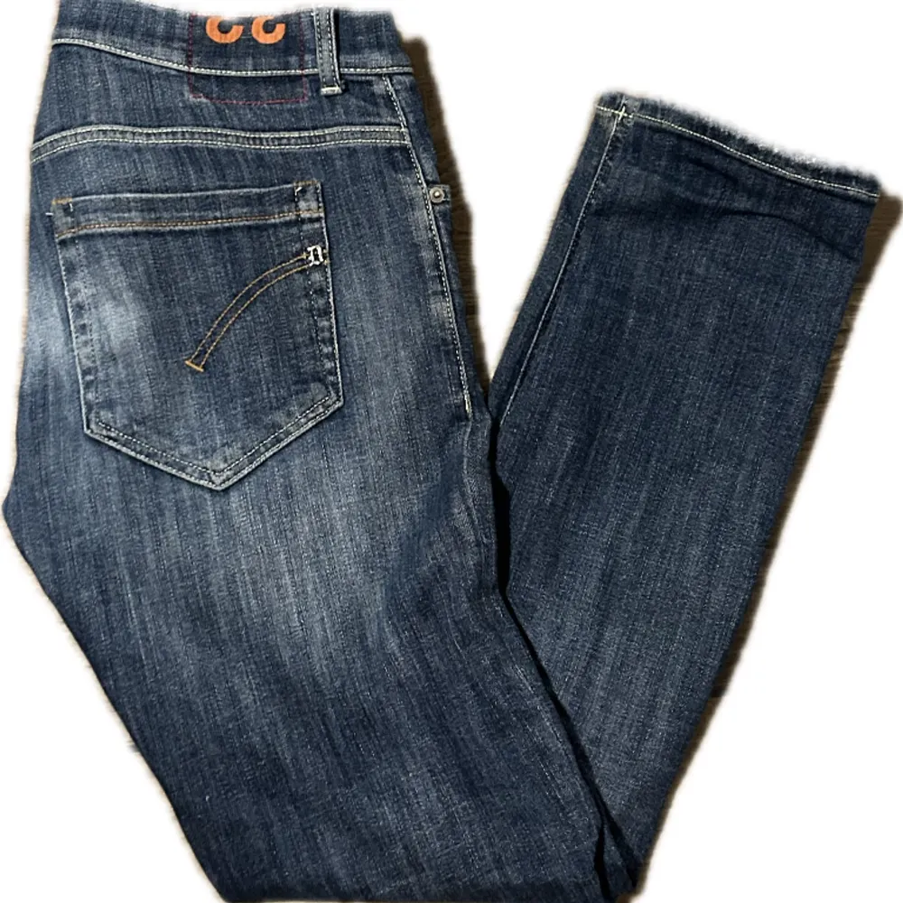 Hej, intressekoll på mina dondup jeans, skulle vara intresserad att byta mot andra dondups, skick 10/10, nypris 3500kr vill sälja för 1299kr kan gå ner i pris vid snabb afför,hör gärna av er vid frågor eller funderingar!, mvh Carl (storlek 33). Jeans & Byxor.