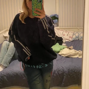 Adidas tröja vintage  - Säljer min gosiga Adidas tröja❤️skriv gärna vid frågor! 