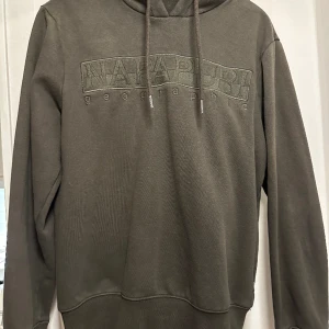 Napapijri hoodie (S) - Väl använd hoodie i fint skick