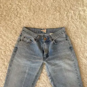 Fina lågmidjade jeans i strl 36🩵 midjemått: 36cm, innerbenslängd: 80cm