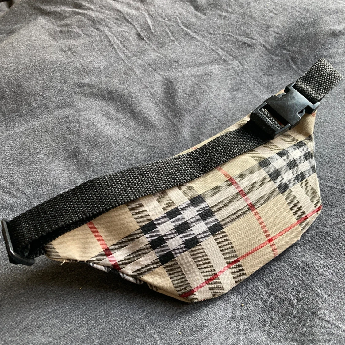 Burberry  - 90