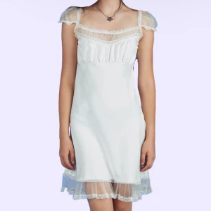 unif mist dress ⋆𐙚₊˚⊹ ᡣ𐭩 - jättefin och unik klänning från unif perfekt till studenten! aldrig använd då den inte passade. Står XL men den satt mer som en M skulle jag säga🧚🏼‍♂️🤍 . ݁₊ ⊹ . ݁˖ . ݁ 