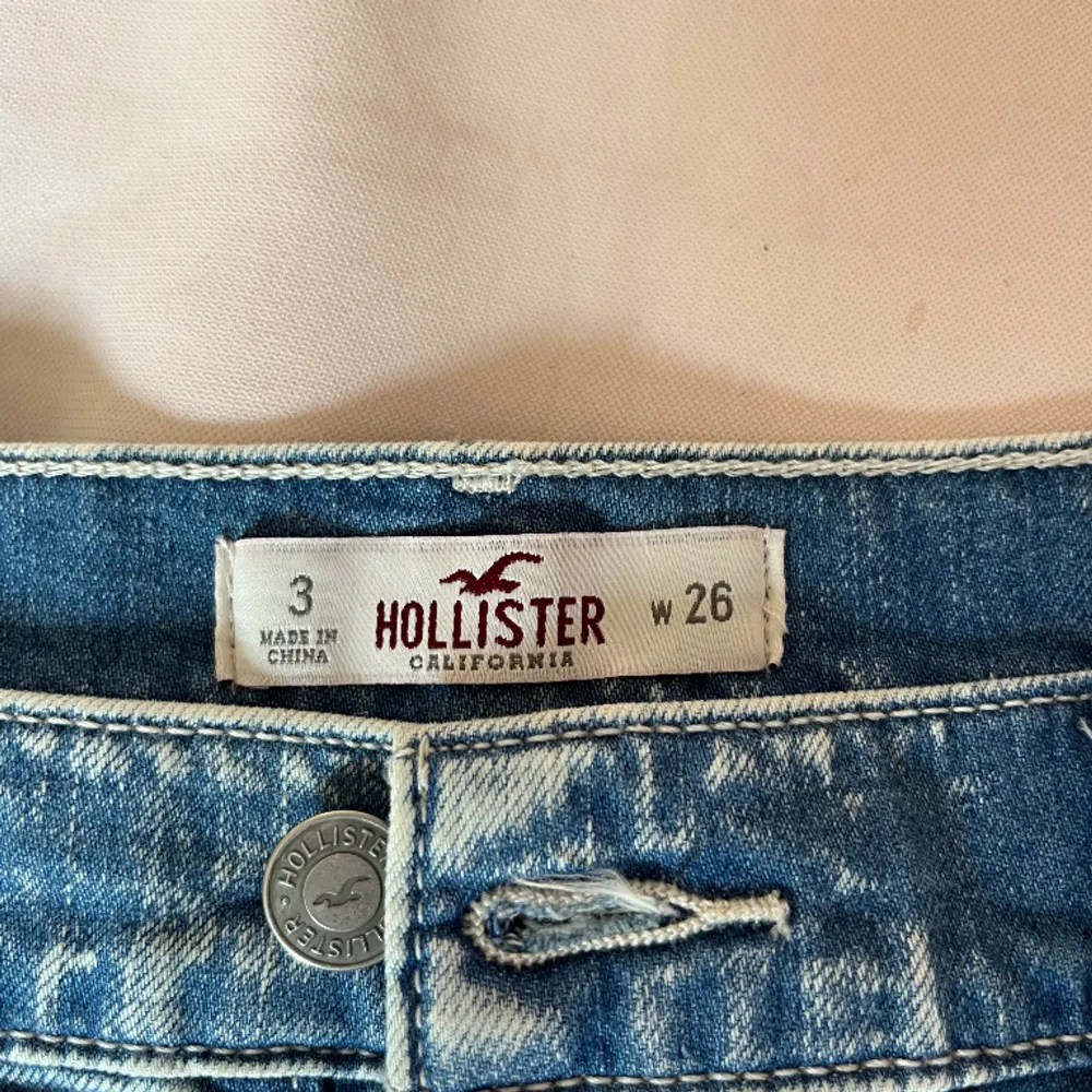 Ett par vintage jeansshorts från Hollister i fint skick ☀️. Shorts.