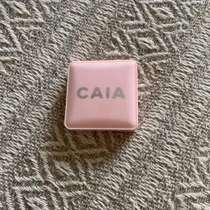 Caia glow blush  - Säljer i färgen pink lemonade, använd, själva produkten har lossnat ifrån ”boxen” men funkar som vanligt 💞 pris kan diskuteras