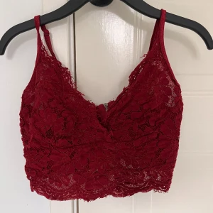 Spetstopp  - Röd spetstopp från New Yorker i storlek S🤍