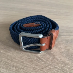 Flätat bälte - Flätat bälte i marinblått 