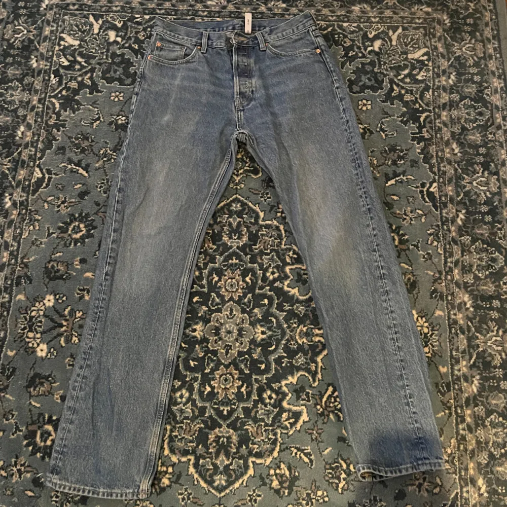 Snygga jeans från weekday, strl 30:32 Weekday space. . Jeans & Byxor.