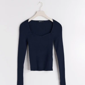 Gina topp - Den kommer inte till användning, fint skick! Nypris 300kr