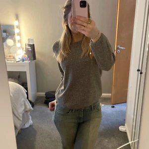jätte mysig tröja från UNIQLO💕 - tröja från UNIQLO! köptes för längesen men använd 3-4 gånger💕