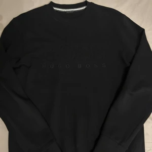 Hugo boss tröja - Säljer min boss tröja dm för fler bilder, Snabb affär billigare pris, nyskick