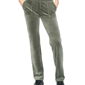 Juicy couture  - Helt ny skick och ser ut exakt som bilden, aldrig använd och billigt. Kan diskuteras om priset via privat chatt. Storlek S men passar på XS