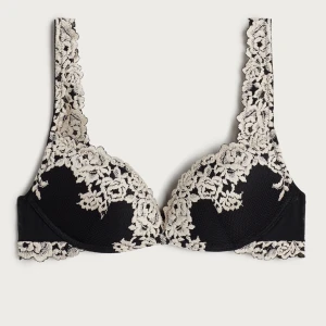 Intimissimi bh - Super fin bh som tyvär är för stor för mig och endast använd 1 gång. Skriv vad ni kan tänka er betala för den, ordinarie pris är 499🌸🩷🫶🏽