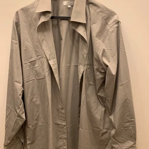 Skjorta - Skjorta säljes, Ljusgrön i XL (B45/L75)