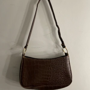 Brun Axel väska  - Köparen står för frakten 📦