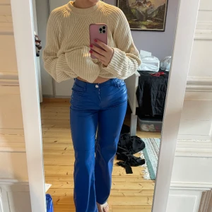 Blå skinnbyxor - Superstretchiga och sköna att ha på sig 