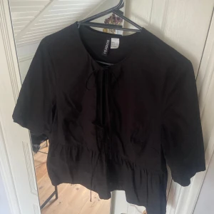 Hm knyttopp M - Så fin, använd men i fint skick 