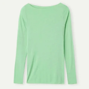 Intimissimi tröja - Boat Neck Ultralight tröja i modalkashmir från Intimissimi i en unik grön färg som inte säljs längre. Köpt för 449kr, säljer för 300kr. Oanvänd, därav väldigt bra skick. Kan sänka priset vid snabb affär!