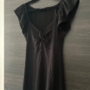 Lång klänning - En svart somrig långklänning med slits