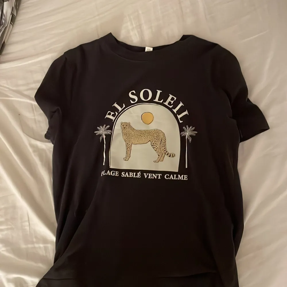 Jätte fin st xs lite kort för mig därför säljer jag, jätte fin inte används så mycket. T-shirts.