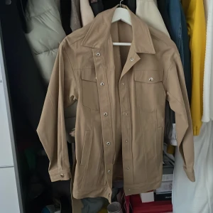 Nakd jacka med bälte  - Strl xs  Fint skick 