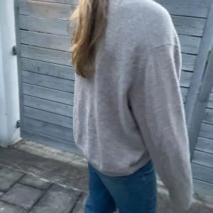 Stickad tröja - Kashmir tröja från Hm. Bra skick. Nypris runt 2000.