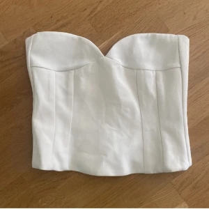 Korsett topp - Korsett topp från zara, utan prislapp men helt ny. 